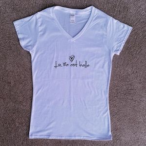 La vie est belle women’s tee